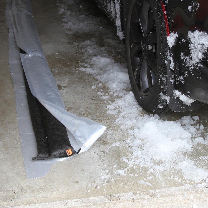 Quick Dam QD65-1 Water-Activated Flood Barrier-5 Feet-1/Pack, 5-ft, Black