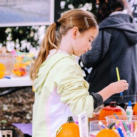 220 Ct 1.38 Inch Mini Silver Gray Cute Bobby Pins with Metal Box, Small Hair Bobby Pins for Buns, YINGFENG Premium Gray Hair Pins for Kids, Girls and Women, Great for All Hair Types