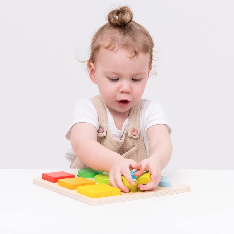 Geometric shapes puzzle board