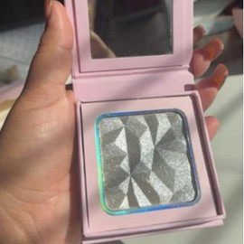 Fearless Highlighter - Perfect for Any Occasion