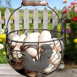 LINCOUNTRY. Chicken Wire Egg Basket for Gathering Fresh Eggs, Round Metal Egg Collecting Basket with Wooden Handle, Farmhouse Kitchen Countertop Storage Holder, Vintage Rustic Rooster Decor Daily Use