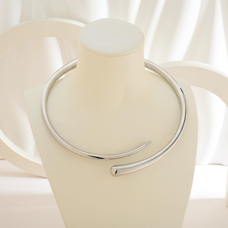 WOWORAMA Silver Chunky Cuff Choker Necklace for Women Teardrop Collar