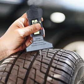 Tire Tread Depth Gauge, Tire Wear Depth Gauge, 0-25.4mm Range 0.01mm Resolution Wear Checker Handheld LCD Display Measuring Tool for Truckers & Motorbike