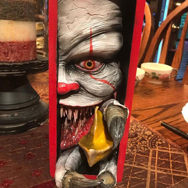 Monster on The Bookshelf Resin Decor Bookstand Resin Sculpture Ornaments