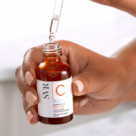 SVR C brightening face serum with 20% optimized vitamin C for fine lines, uneven skin tone and dull skin.Improves radiance and elasticity 1 FLOZ. / 잔주름 고르지 않은 피부 톤 및 칙칙한 피부를 위해 20% 최적화된 비타민 C가 함유된 SVR C 브라이트닝 페이스 세럼. 광채와 탄력을 개선합니다 1 플로즈.