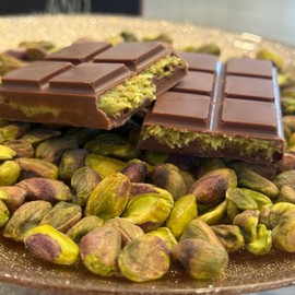 1 Piece of Dubai Kunafa Chocolate Bar, Luxury with Crispy Pistachio, Kataifi Pistachio Chocolate Knafeh, 72 Grams (2.5 Ounces) (1 Piece, Dark)