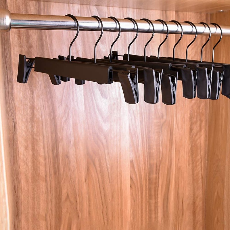 30 Pack Skirt Hangers，Pants Hangers with Clips，360 ° Swivel Hooks