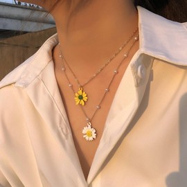Inateannal Layered Daisy Choker Necklace Gold Pearl Chain Necklace Daisy Flower Pendant Necklace Vintage Station Pearl Necklace Vintage Sunflower Flower Necklace Chain