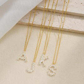 Daisy Letter Necklace For Women, Dainty Simple Flower Initial Letter Pendant Necklace To My Mom Women Daughter Sister Wife Best Friend Birthday Gift Jewelry (Daisy S)
