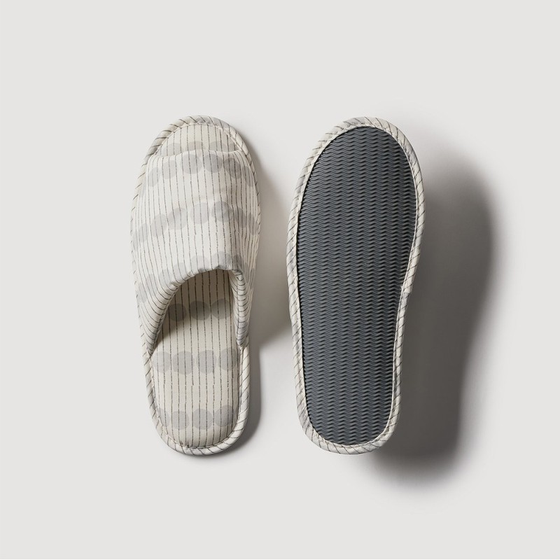 JAJU [JAJU] Crisscross Drawing Dot Living Room Slippers _230-245_Ivory