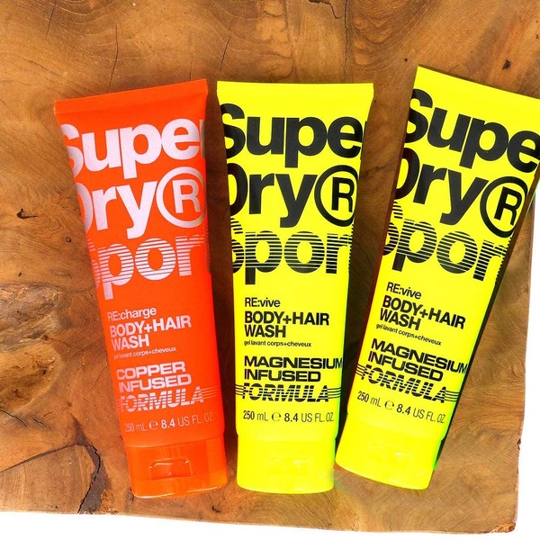 STUDIO.MUNET 4-Piece Set SuperDry Sport 1 x 250 ml RE:vive Shower Gel & Shampoo + Dustbag