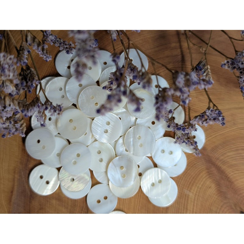 BOTIBOTON 50pcs Mother of Pearl Buttons, White Buttons for Sewing,