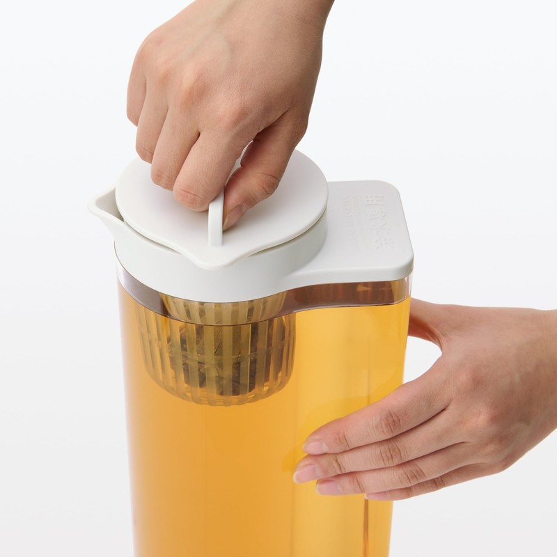 Mujin Ryohin Horizontally Placeable Strainer-equipped Cold Water Pitcher White Approximately