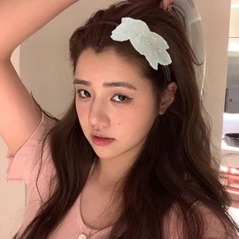 YALLNASL Flapper Headbands for Women 1920s Headpiece White Beaded Hairband for Women Girls Rhinestone Flapper Head Band Hair Accessories Soft Non Slip Costumes Party HeadBand Gifts