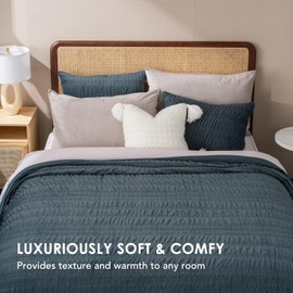 EVERGRACE Velvet Quilt Queen Size, Luxury Velvet Bedding Set, Ultra Soft Ruched Quilt Sets, Lightweight Velvet Comforter Set, Vintage Textured Velvet Bedspread Coverlet with 2 Shams, Stormy Blue