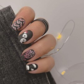 Christmas Press on Nails Short Square Fake Nails with Candy Cane Pattern Designs Winter Christmas Black Matte Nails Full Cover Artificial Acrylic Nails Xmas Glue on Nails for Women Girls 24Pcs