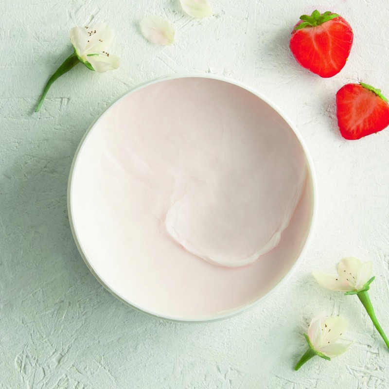 The Body Shop Japanese Cherry Blossom Strawberry Kiss Body Cream