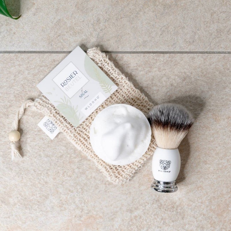 WLDOHO Vegan Shaving Brush with Wooden Handle Made of High-Quality