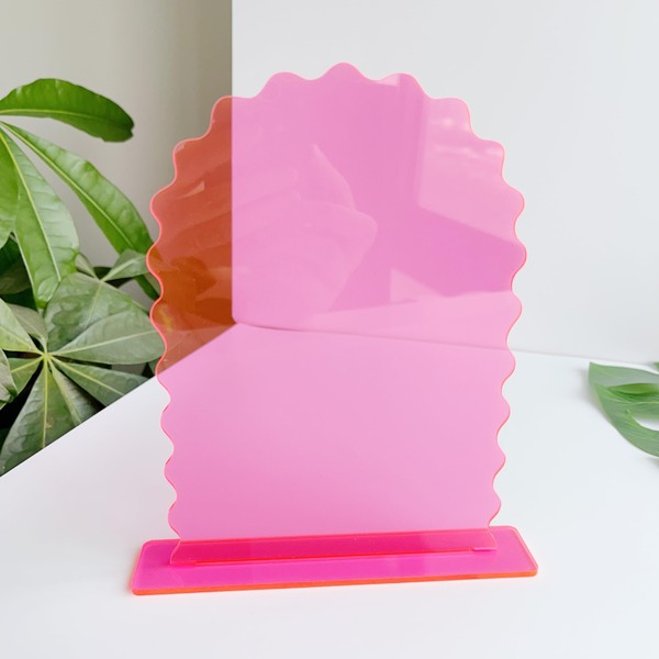 10 Pack Wavy Acrylic Sign with Stand, 7 x 5