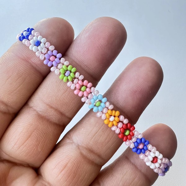 Daisy Beaded Flower Bracelet Pink