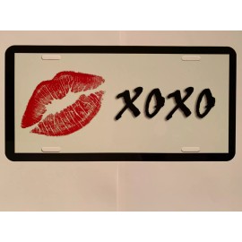 Unbranded Made in the USA! Red Lips XOXO novelty license plate.