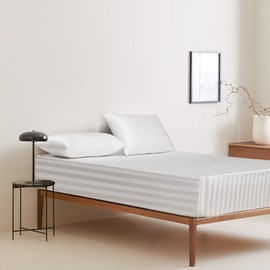 Damier Satin Fitted Sheet 160 x 200 cm White Silk Glossy Flat Sheet High-Quality Satin Striped Fitted Sheet Suitable for Mattresses up to 30 cm