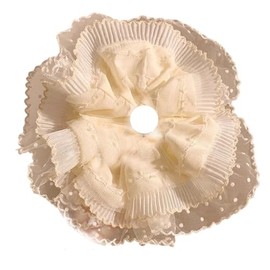 A Romantic Off-White Lace Hairband With Elegant Pleated Design, Fashionable And Exquisite, Made Of Soft Fabric, Exuding a Sweet Charm, Is a Fashionable Item For Women.