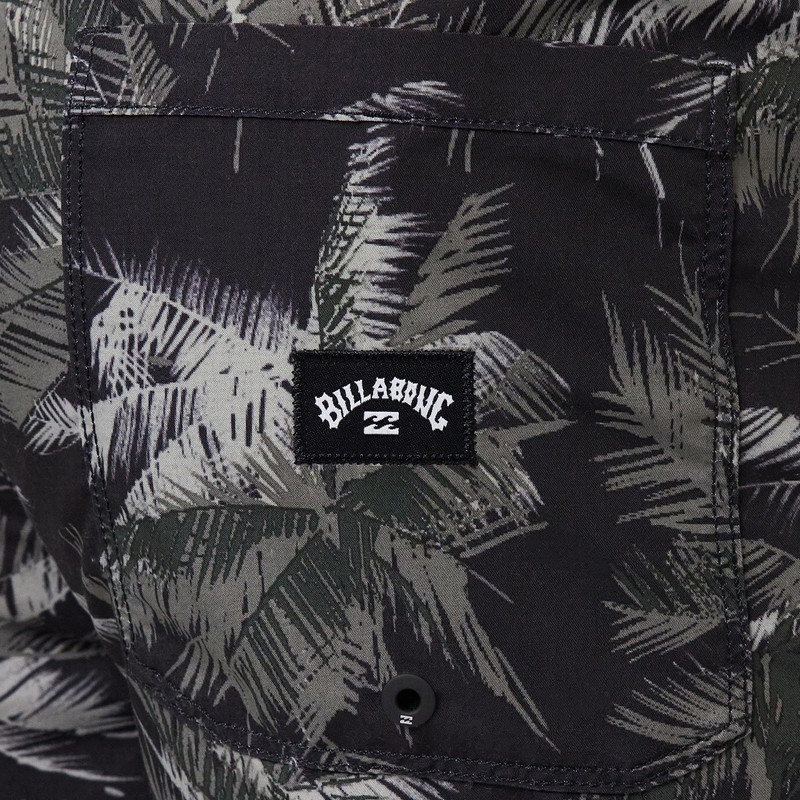 BILLABONG Boys Island 16 Lb Board Shorts, Black, M EU