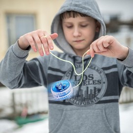 Kids Yo Yo Party Bag Fillers with Assorted Design, Trick Yoyo for Kids Beginners | Kids Yoyo Kids Beginner, Children's Yoyo Toy, Trick Yoyo Ball for Kids, Yo-Yos With Light - Boys & Girls (3)