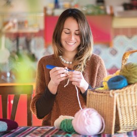 Juego de kit de ganchillo, incluye 5 agarres ergonómicos de ganchillo, 5 anillos de ganchillo para dedos, 100 marcadores de punto de bloqueo de ganchillo para manualidades, suministros de tejer