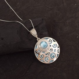 Ravishing Impressions Anhänger aus 925er Sterlingsilber mit rundem Larimar, natürlicher Anhänger aus 925er Sterlingsilber mit Kette, Strandschmuck