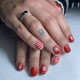 Christmas Press on Nails Short Square Winter Petite Fake Nails Red Full Cover White Snow Elk False Nails with Designs Candy Cane Glossy Glue on Nails Cute Acrylic Artificial Nails for Women Girls