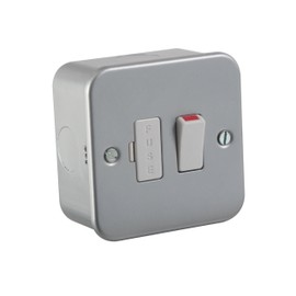 STATUS: Metal Clad Spur Switch (1 gang) / 13 amp / SFSMCX5