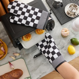 Ohocut Black and White Checkered Oven Mitts Heat Resistant, Vintage Retro Checkerboard Cute Oven Mitts, Non-Slip Silicone Kitchen Oven Mitts Gloves 1 Pair 7''x13''