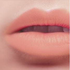 Natinda Art in Black Matte Lipstick Apricot-tinged nude pink 01 Lovely Girl / 나틴다 아트인블랙 매트 립스틱 살구를 머금은 누드 핑크 01 러블리걸