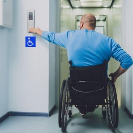 Aufkleber für Rollstuhlfahrer, 2 Stück, 12 x 12 cm, selbstklebende Folie, außenklebend, Behindertenschild für Auto, Tür, Wand, Hinweis Behinderung, Klebesticker Rollstuhl Fahrer, Klebepad Behinderter