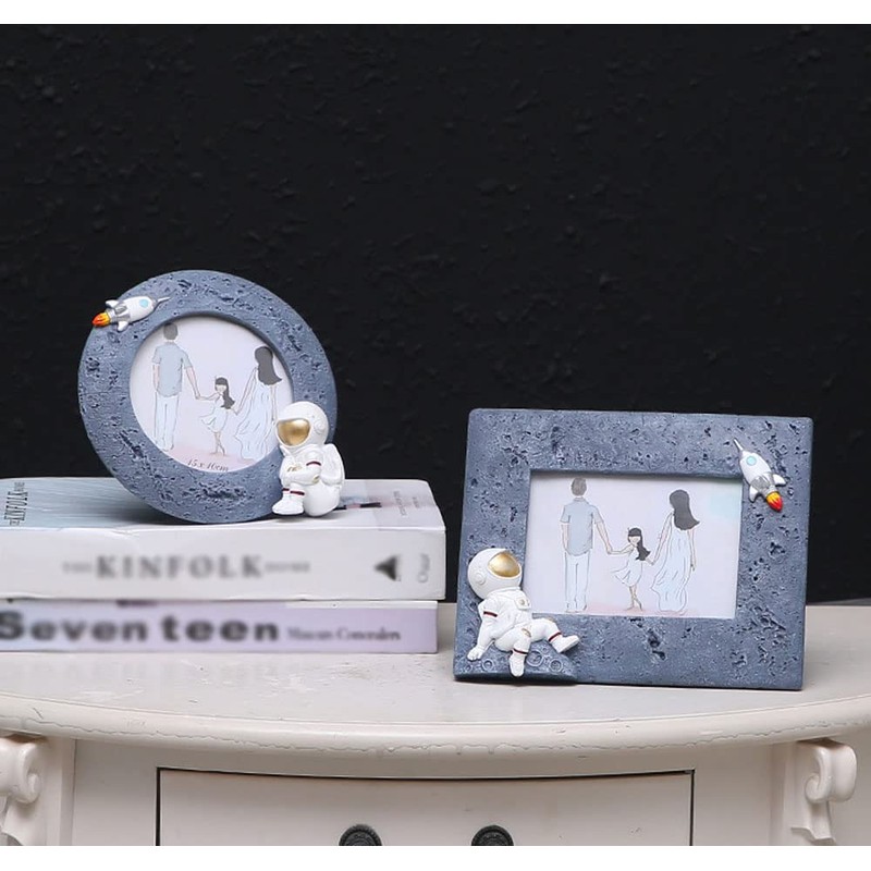RockTrend Astronaut Resin Photo Frame Picture Frame for Table Display