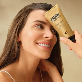 ISDINCEUTICS ESSENTIAL SCRUB 100G