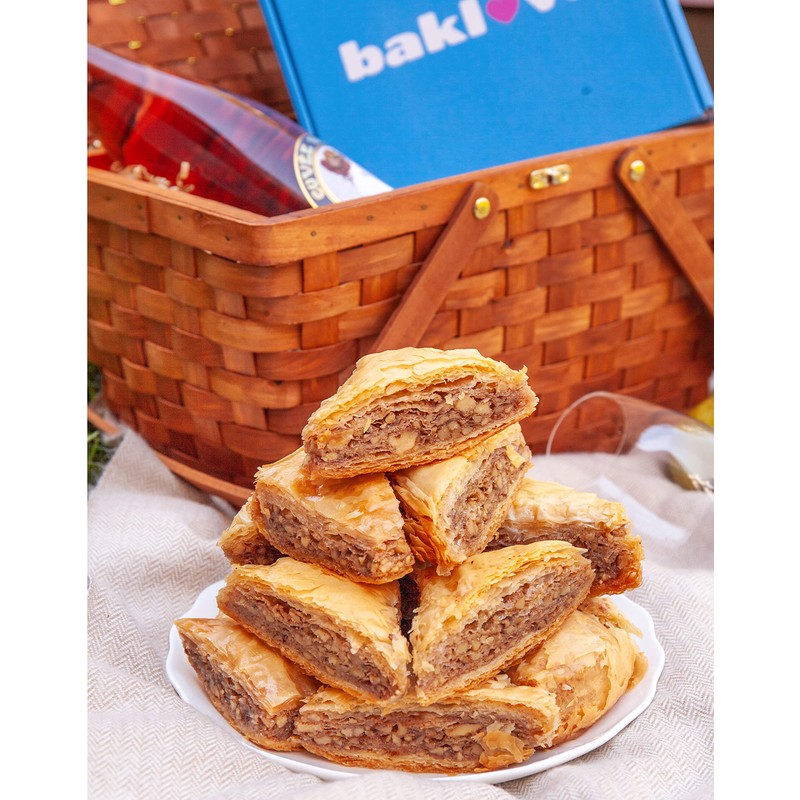 Bakluva 16-Piece Baklava Pastry Dessert Gift Box - (16) Large