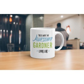 VIROSA This is What an Awe Some Gardener Looks Like, Ideal for Gardener, Gardening Enthusiast, Christmas, Secret Santa, Birthday Present