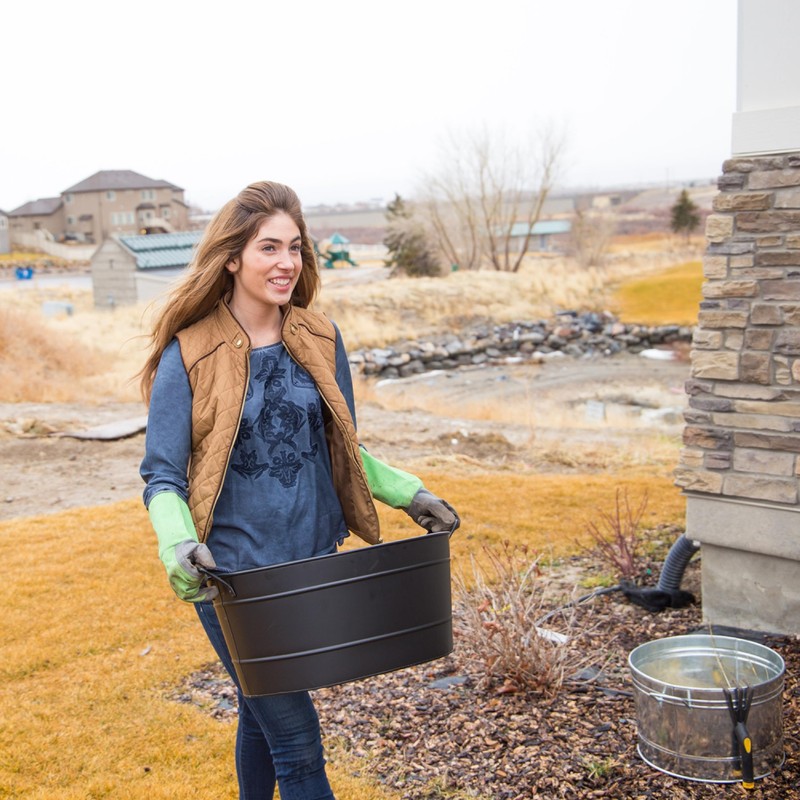 Minuteman International Black Oval Tub