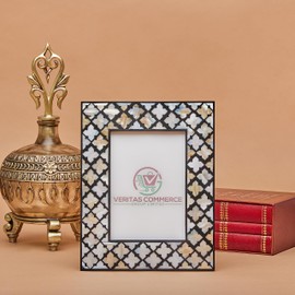 Veritas Commerce Group Handcrafted Mother of Pearl Wooden Photo Frame - Black & White Modern Design, Vintage Decor | 5 x 7