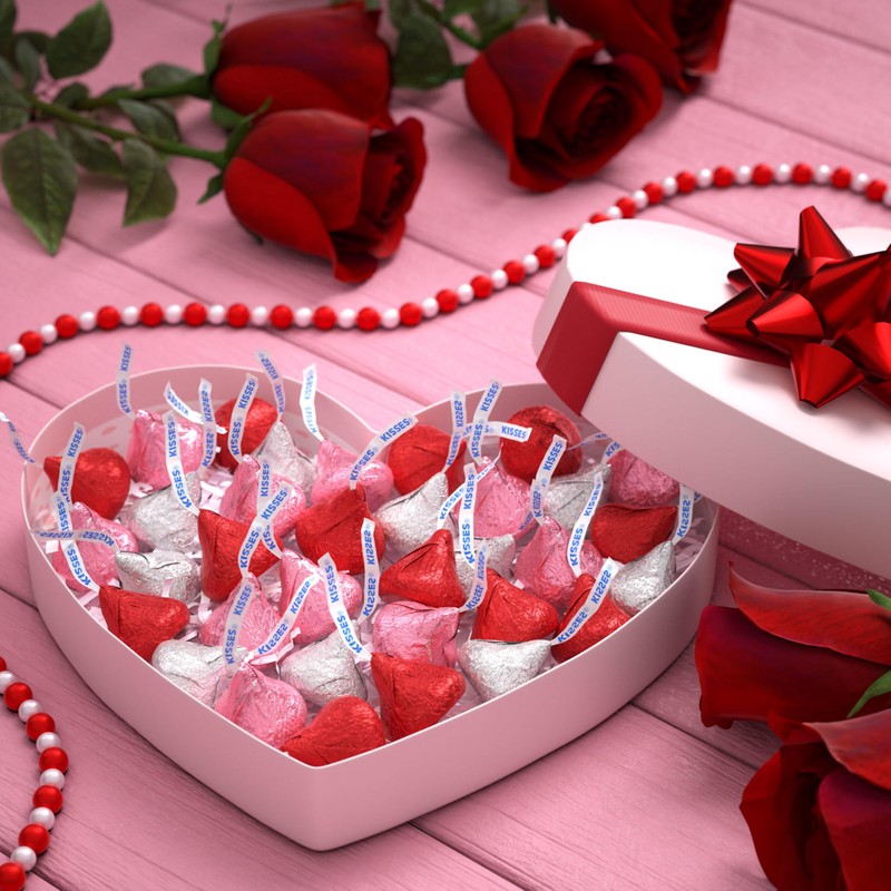 HERSHEY'S KISSES Milk Chocolate, Valentine's Candy Gift Box, 6.5 oz